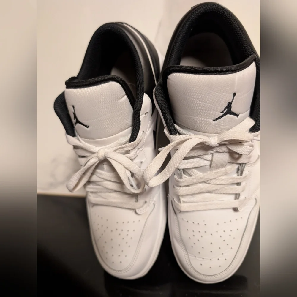 Nike Men’s Low-Top Sneakers White and Black